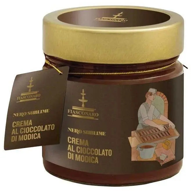 Panettone Fiasconaro Nero Sublime al cioccolato siciliano e fragoline di bosco, 1kg Fiasconaro